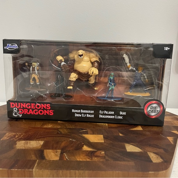 DUNGEONS & DRAGONS DIE-CAST COLLECTIBLE FIGURES 5-PACK New - Picture 1 of 3